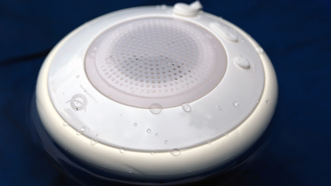 Werbung | Den Sommer im Pool oder am Meer genießen und dabei eure Musik über den schwimmenden Lautsprecher hören Conceptronic Wireless Waterproof Floating Speaker