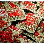 Weihnachtskugeln und Ostereier