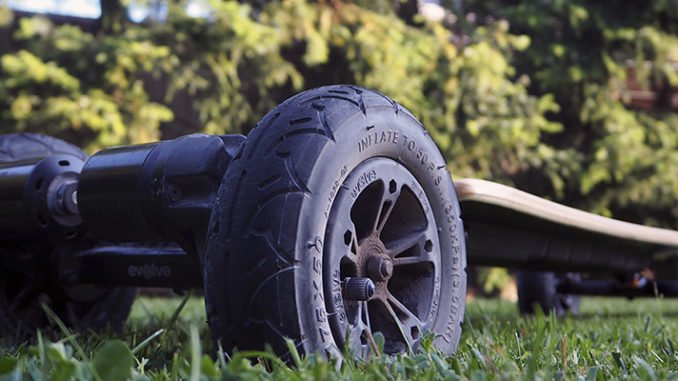 Evolve GT Bamboo All-Terrain – Elektro Skateboard für mächtig Fahrspaß