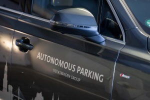 Autonomes Parken - Ohne Fahrer ins Parkhaus