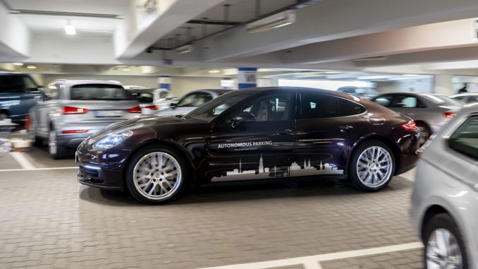 Autonomes Parken - Ohne Fahrer ins Parkhaus