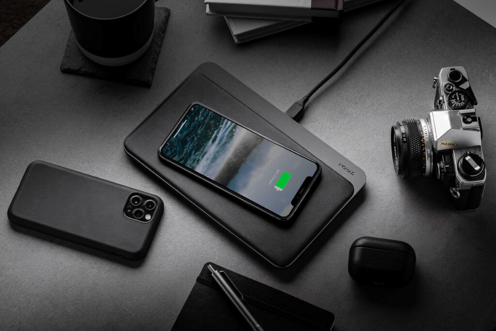Innovative Ladestation Base Station Pro von Nomad - FreePower™-Technologie