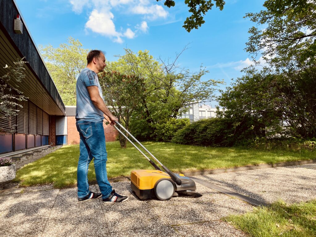 Stiga SWP 475 Handkehrmaschine - schnell und einfach Fegen leicht gemacht