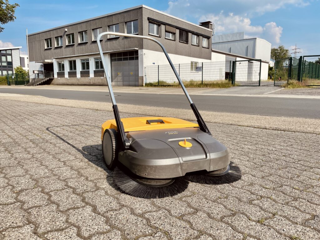 Stiga SWP 475 Handkehrmaschine - schnell und einfach Fegen leicht gemacht