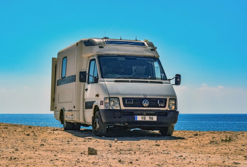 Günstig reisen im Wohnmobil - Tipps für den knappen Geldbeutel