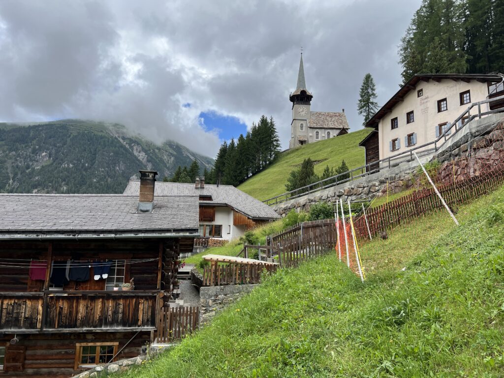 Das Dorf Monstein bei Davos in Graubünden