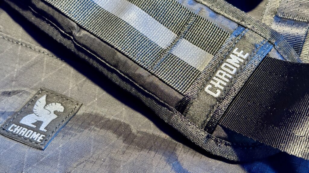 Midtown 20L Messenger