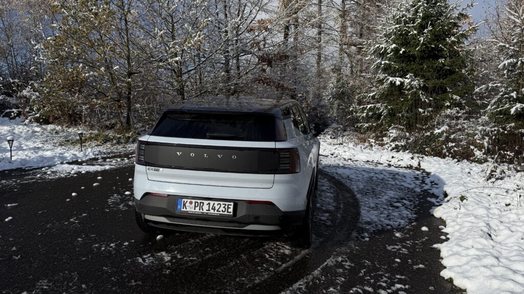 Volvo EX30 Twin Motor Performance Cross Country