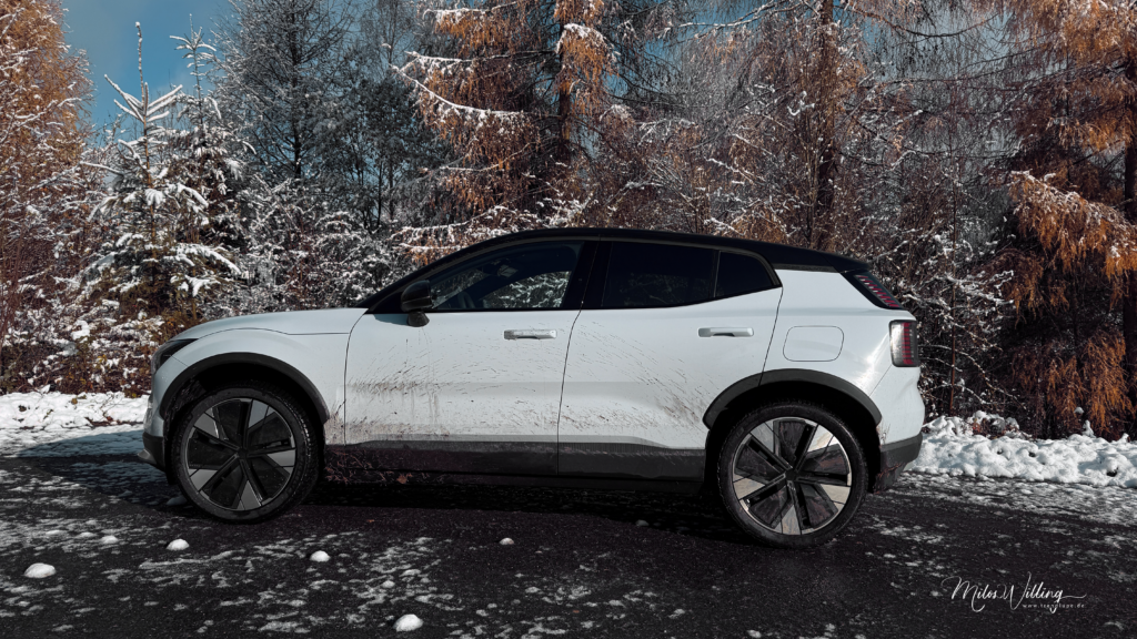 Volvo EX30 Twin Motor Performance Cross Country